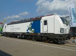 Siemens wirbt weiter für ihre Mehrsystemlok VECTRON und präsentiert die Siemens 91 80 6193 844-8 D-SIEAG auf der InnoTrans, gesehen am 23.