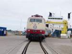 Die E03 001 zieht den Sonderzug nach Berlin von der Schwedenfhre.Aufgenommen am 10.06.05 am Fhranleger im Seehafen Rostock.