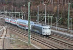 103 222-6 der RailAdventure GmbH überführt einen DBpbzfa 668.2 sowie 147 558-1 und 147 560-7 auf der Bahnstrecke Děčín–Dresden-Neustadt (Elbtalbahn | KBS 247) weiter in das Landesinnere und wartet in ihrem Startbahnhof Bad Schandau auf die Abfahrt.
Aufgenommen von der Schandauer Straße/B 172. Ein optimaler Standort ließ sich aufgrund der Masten leider nicht finden.
[8.12.2018 | 15:06 Uhr]