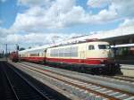 Am 28.6.07 fhrt unerwartet die 103 235-8 zusammen mit zwei Rheingold und einem IC-Wagen durch den Hbf Hannover