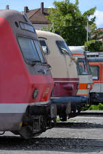 Nasenparade im DB-Museum Nürnberg, hier mit der Elektrolokomotive 103 224-2 zwischen einem Steuerwagen des Typs Bxf 796 und dem Triebzug 420 501-9. (Juni 2019)