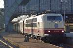 103 235 am Morgen des 04.10.2014 mit dem berühmten IC119 im Kölner Hauptbahnhof