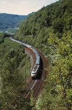 Der  Geislinger Steige Klassiker  : 103 142 mit reinrassiger IC 79-Garnitur im Mai 1982.