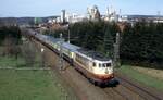103 231 ist am 27.3.1989 mit IC auf der  Rollbahn  bei Lengerich in Richtung Ruhrgebiet unterwegs.