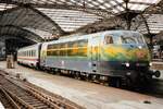 Scanbild: Parediesvogel 103 220 steht mit IC 701 nach Hamburg-Altona in Köln Hbf am 13 April 2001.