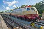 Lok 103 113 mit dem RHEINGOLD im Ostseebad Binz ist farblich genauso schick wie die Lok 103 245, die im Juni mit dem Rheingold in Binz war.