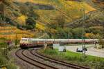 DB 103 245-7 mit Rheingoldzug in Oberwesel, Oktober 2025.