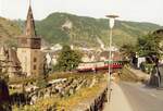 DB 103 218-4 (Bw Hamburg-Eidelstedt) mit IC 514 „Kurpfalz“ (München_Hamburg-Altona) in St. Goar am 6. Juni 1983.