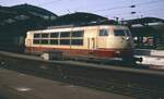 DB 103 179-8 (Bw Hamburg-Eidelstedt) mit IC 516 'Hölderlin' (München-Hannover) abfahrbereit im Köln Hbf am 15. Juni 1989.
