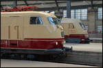Abschied Intercity 1: Alt & Jung vereint in Wiesbaden Hbf. Am 10.10.2026 stehen DB Museum 103 245 und DB 101 110  55 Jahre Intercity  zur Abschiedsveranstaltung im Hauptbahnhof der hessischen Landeshauptstadt fotogen am selben Bahnsteig nebeneinander.