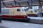 DB Museum Koblenz 103 245-7 und DB Fernverkehr 101 110-5 am 10.10.26 in Wiesbaden Hbf 