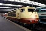 103 209 vor Intercity Frhjahr 1997 in Mnchen Hbf