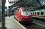 103 154-1 in Kln Hauptbahnhof im April 2001 - vermutlich eines der letzten Bilder der alten Dame, denn kurz danach wurde sie z-gestellt und bei Bender verarbeitet