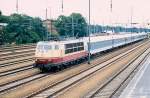 103 242-4 mit Interregio Berlin - Amsterdam wird zur Abfahrt bereit gestellt. Hinweis: eingescanntes Dia