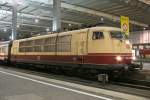 Gerade hat 103 245 mit IC 73947 den Hbf in Mnchen erreicht. 28.01.2009.