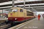Die Mnchner Blondine 103 245-7 ist soeben mit einem IC im Mnchner Hbf.