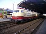 Br 103 mit TEE Rheingold im Bonner Hbf am 1.4.10