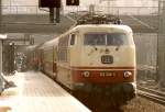 103 208-5 in Hamburg-Hauptbahnhof, Fahrtrichtung Altona, Foto 1992, (scan vom Foto)