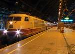 103 235-8 mit TEE Rheingold aus Dresden nach Koblenz an Gleis 7 in Kln Hbf am 02.01.2011