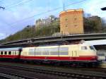 Die 103 235-8 mit IC 91 300 (mit ex. Rheingold Wagen) steht am 03.04.2010 im Koblenzer Hauptbahnhof zur Weiterfahrt nach Trier Hbf bereit. Der Zug fuhr anlsslich des Dampfspektakels 2010, Dortmund - Kln - Koblenz - Trier.