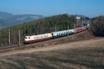 BR 103 235 ist mit SD 17176  Rudolf Steiner Express , am Semmering unterwegs, und lie das Herz der Eisenbahnfotografen hher schlagen;-)  Die Aufnahme entstand bei der sogenannten Steinbauer Wiese,