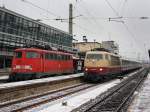 Die 103 245 am 07.01.2009 mit einem ICE Ersatzzug bei der Ausfahrt aus dem Augsburger Hbf, neben an ist die 110 343 abgestellt.  