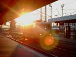 BR 103 245 in der Abendsonne im Hauptbahnhof Mnchen
