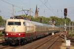 103 235 fhrt am 29.5.11 mit dem InterCity 2417 von Flensburg nach Kln Hbf durch Mlheim-Styrum.