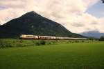 Bei Laar im Inntal kam mir am 12.06.2011 die 103 184-7 mit dem TEE Richtung Dortmund vor die Linse.