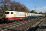 Die 103 235-8 zieht den IC 2410 von Kln nach Flensburg auf dem Weg zum ersten Halt in Dsseldorf durch Dsseldorf Oberbilk am 04.11.2011