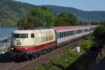 103 235 mit IC 118 bei Oberwesel am 02.08.2013 