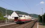 Bundesbahn-Klassiker: DB 103 235     Sie ist hier unterwegs mit dem aus BB-Wagen gebildeten IC118 Innsbruck-Bregenz-Stuttgart-Koblenz-Kln-Mnster.