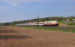 103 235 mit dem IC 119 auf dem Weg nach Ulm.Das Bild entstand bei Ebersbach an der Fils am 12.4.2014