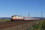 103 113-7 ist bei bestem Wetter mit dem IC 118 von Stuttgart nach Münster unterwegs.
(MA-Friedrichsfeld; 24.02.2014)