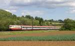 Obwohl das Wetter in der Region Stuttgart am 11. Mai 2014 die Hoffnung auf ein Sonnenfoto doch stark einschränkte, begab ich mich an die Filsbahn, um der erwarteten 103 113-7 nachzustellen. Bei Ebersbach fand sich auch eine Fotostelle, die ich mit einer 103 vor IC 118 noch nicht umgesetzt hatte, und so versuchte ich mein Glück. Selbst das Wetter spielte am Ende noch mit ;-)