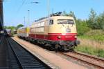 103 222-6 steht am 20.05.2014 mit ihrem Messzug in Zwickau (Sachs) Hbf. Sie hatte an diesem Tag zwischen Hof und Oederan Messfahrten absolviert und wird sich in Zwickau zur Nachtruhe begeben. Von mir aus könnte öfters eine 103 durch Zwickau fahren. Im Hintergrund steht 642 200/700  Bergbaustadt Lengenfeld  mit der RB 23883 nach Johanngeorgenstadt    .