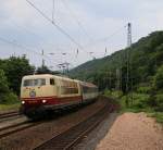 Diesen Zug kann man sich jeden Tag anschauen, ist immer eine Augenweide. 103 253-8 mit IC 118 in Bacharach. Aufgenommen am 12.07.2014.