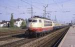 103147 fährt mit IC 600  Hercules  am 12.9.1987 um 15.56 Uhr in München Pasing durch.