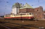 114495 fährt am 17.11.1988 um 12.52 Uhr zusammen mit 103193 durch Hamburg Eidelstedt in Richtung Altona.