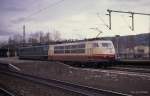 Bei der Durchfahrt in Stuttgart-Untertürkheim hatte 103152 am 3.3.1989 um 12.26 Uhr die grüne 150165 am Haken!