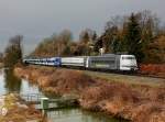 Die 103 222 mit den Verunglückten Meridians am 05.03.2016 unterwegs bei Moosburg.