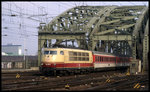 103193 mit EC nach Amsterdam fuhr am 20.3.1996 um 15.42 Uhr über die Hohenzollernbrücke kommend in den HBF Köln ein.