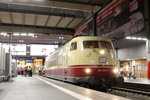 103 245-7 hat gerade CNL 485/4085 nach Rom/Mailand bereigestellt. München 1.10.16