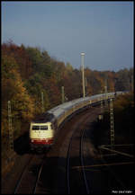 103192 mit dem IC Gorch Fock am 9.11.1990 um 13.38 Uhr am Ortsrand von Hasbergen auf der Rollbahn in Richtung Münster.
