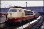 103171 hat hier am 22.1.1991 um 14.18 Uhr den EC 12 Blauer Enzian nach Dortmund bespannt und wartet auf die Abfahrt nach Dortmund.