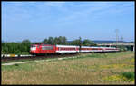 103123 war am 17.5.1999 bei Hünfeld mit einem kurzen Intercity in Richtung Fulda unterwegs.