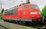 14.05.2003, Lok DB 103 233 hat einen Sonderzug der Uniklinik Heidelberg nach Salzburg gebracht und wartet den Auftrag zur Rückfahrt in Freilassing ab.