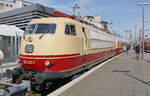 Lokomotive 103 245-7 am 22.04.2023 im Kölner Hbf.