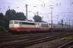 112270 hat am 15.9.1988, hier bei der Ausfahrt um 9.50 Uhr in Osnabrück HBF, nicht nur den D 2737 nach Westerland am Haken.