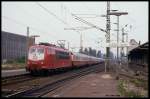 103196 fährt am 10.9.1989 um 11.43 Uhr mit dem Eurocity 77 Mont Blanc Richtung Süden durch den Bahnhof Alfeld an der Leine.